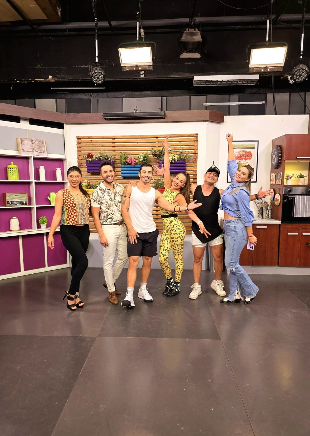 Equipo de producción y talento en estudio